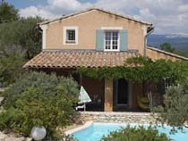 дом с бассейном в стиле прованс